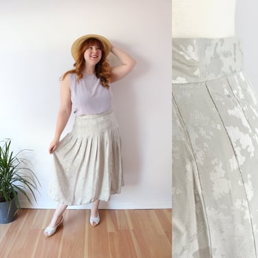 SIZE XL / 1X 1970s Silk Gray Cloud Skirt / 70s Silver Pleated Skirt / Vintage Knee Midi Pale Light Skirt 