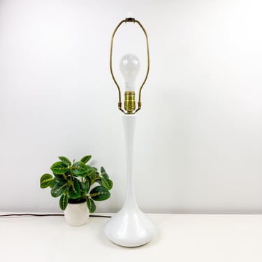 1970s Laurel White Tulip-Style Lamp, Laurel Mushroom Lamp, Retro Mod White Lamp, Table Lamp, Space Age Modern Style Lamp, Brass Finial Decor 