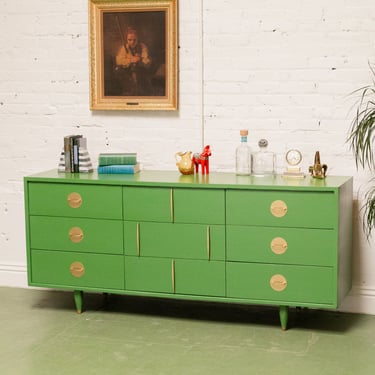 Kelly Green Regency Dresser