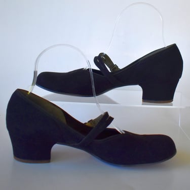 Vintage 30s Black Suede Shoes, Ankle Strap Pumps, Sundial Shoes, Size 8.5 