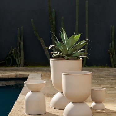 Hourglass Pot