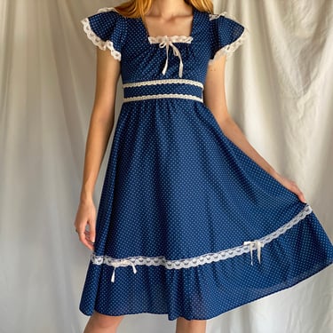 Vintage 70's Dress / Swiss Dotted Blue Summer Dress / Frilly Sleeves / Flutter Frilly Flirty Skirt Dress / Lace and Ribbon Bows Dress 