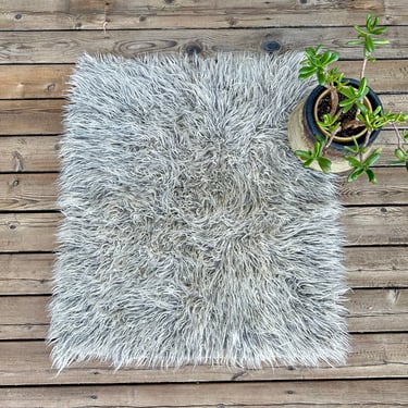 Small 1970s gray flokati throw rug  / 3.5x3 ft midcentury handwoven wool shag rug 