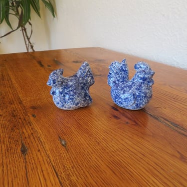 Vintage Salt & Pepper Shakers Rooster and Hen Blue Spongeware Farmhouse Kitchen 