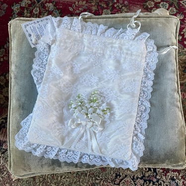 Frilly vintage ‘80s white lace keepsake bag for bride | vintage wedding, Lolita, bridal shower gift, coquette aesthetic, angelcore 