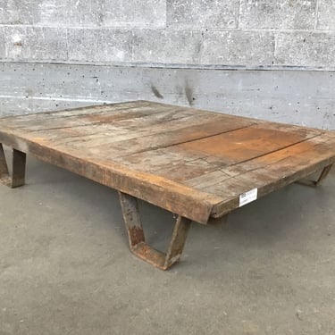 Vintage Pallet Coffee Table (Seattle)