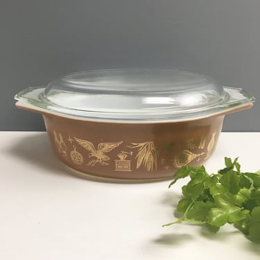 Pyrex Early American gold on brown #043 1.5 qt casserole - 1960s vintage 