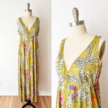 SIZE M / L 1960s Chartreuse Floral Nightgown / 60s Peignoir with Bright Yellow Floral Motif / Deep V Neck / Cinch Waist Long 
