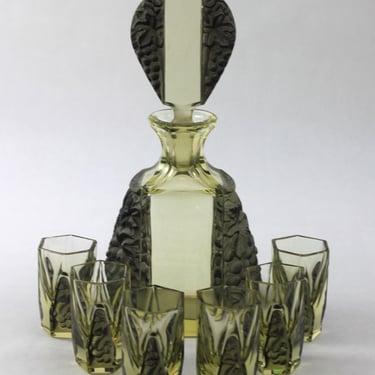 1930s Schlevogt and Hoffman Czech Citrine Crystal Decanter and Aperitif Glass Set 