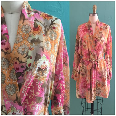 vintage floral robe with pockets // floral pink dressing gown 