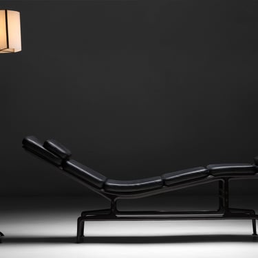 Chaise Lounge by Eames