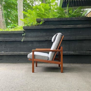 Midcentury Modern Arden Riddle Studio Craft solid walnut adjustable lounge chair, ca. 1960's 