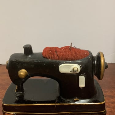 1940s Sewing Machine Pin Cushion 
