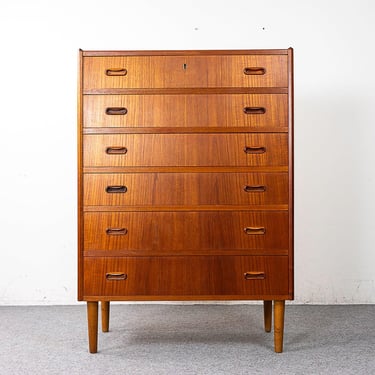 Teak Danish Dresser - (324-140) 