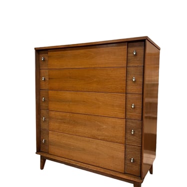 Free Shipping Within Continental US - Vintage Mid Century Modern Solid 5- Drawer Dresser Dovetailed Drawers with Original Handles 