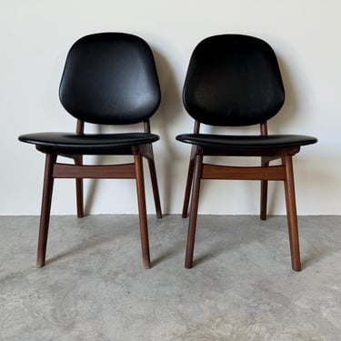 A Pair of Mid-Century Danish Modern Teak Shield Back Chairs by Arne Hovmand-Olsen 