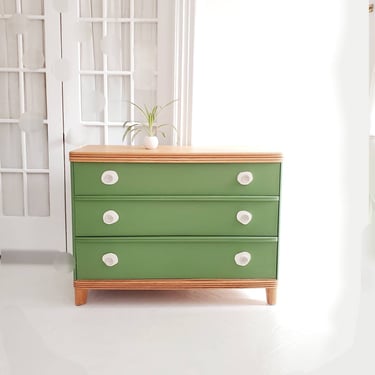 Sold##pretty vintage green dresser, art deco dresser,  post modern,  sage green , japandi style, Scandinavian style dresser nj nyc 