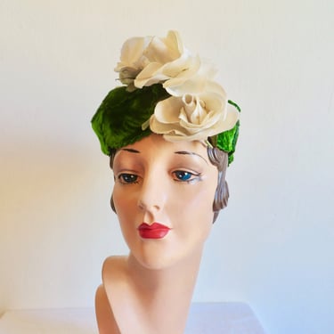 1950's 60's Green Velvet Petal Pillbox Hat with Creme Roses Trim Retro Rockabilly 50's Millinery 