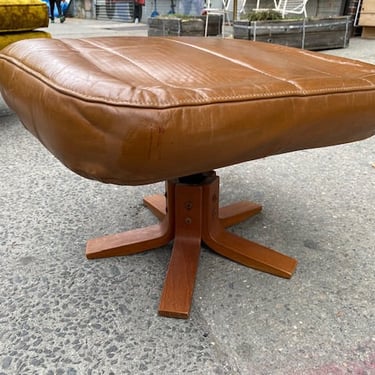 Skippers Mobler Leather Ottoman
