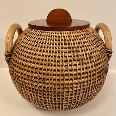 Unique Hand Woven Rattan Storage Basket With Lid 