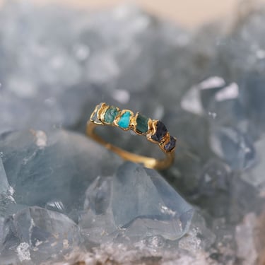 blue ombre birthstone ring, lapis lazuli gemstone, multi-stone blue ring, march birthstone gift, hammered 14k gold band, blue topaz ring 