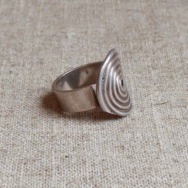 R044 silver spiral ring size 10