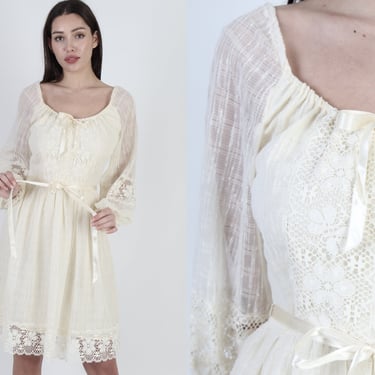 70s Whimsical Wedding Dress, Off Shoulder Prairie Country Style, Vintage 1970's Floral Lace Mini 