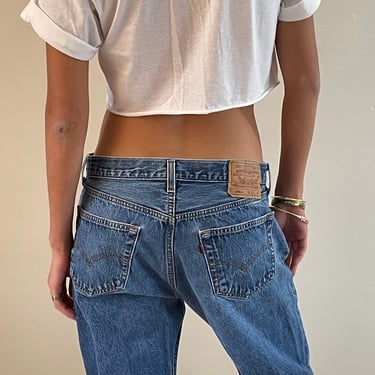 33 Levis 501 vintage jeans / vintage medium wash faded worn in high waisted button fly baggy boyfriend Levis 501 jeans USA | 33 