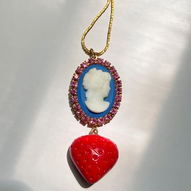 Strawberry shortcake cameo necklace 