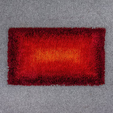 Swedish Red Ombre Wool Rug by Rya - (322-018.2) 