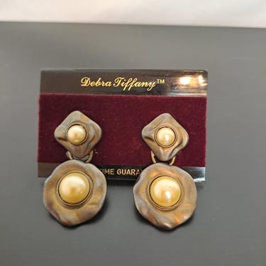 Vintage 90s Faux Pearl Clip On Earrings 