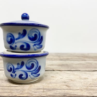 German Salt Glaze Cobalt Blue Sugar Bowl with Lid Small Salt Glaze Bowl with Lid | Blue and White Salt Glaze Floral Dish Pottery Stoneware 