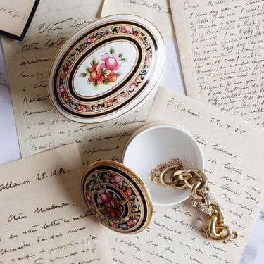 vintage wedgwood &quot;clio&quot; porcelain trinket box