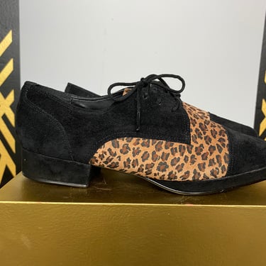 1980s suede shoes, leopard print, vintage shoes, lace up flats, 80s platforms, 1990s shoes, black and brown, clicks, size 8 1/2, square toe 