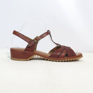 Vintage 70s Brown Leather T Strap Sandals Made In USA Size 8 