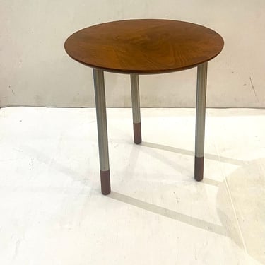American Mid Century Rare 3 Legged Cocktail End Table
