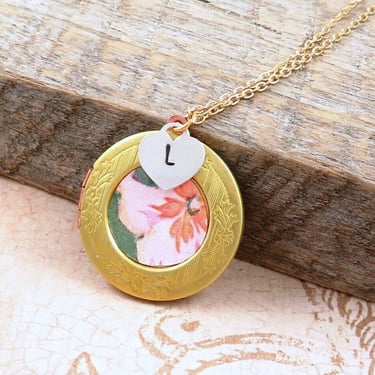 Floral Locket with Photos, Personalized Jewelry, Flower Locket Necklace, Vintage Locket, Gold Locket, Vintage Wallpaper, Gift for Mom 