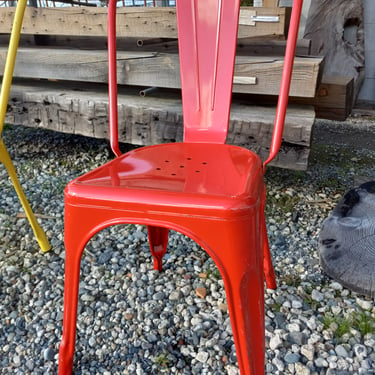 Classic Metal Patio Chair in Red