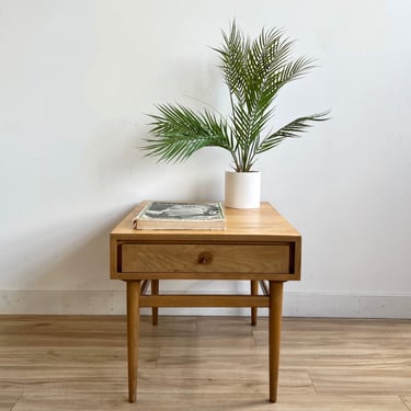 Vintage Mid Century Nightstand / Endtable