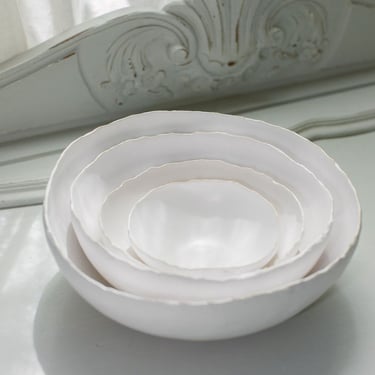Flutter Bowl Nesting Set of 4, handmade ceramic nesting bowl set, serving bowls, stoneware bowls 