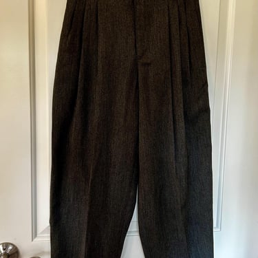 Liz Sport pleated grey trousers with cuffed hems and pockets 