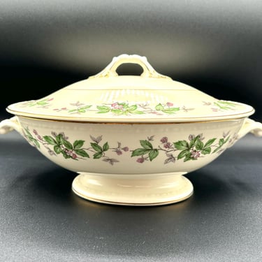 Vintage Homer Laughlin Eggshell Georgian Greenbriar Oval Vegetable Bowl with Lid by LeChalet