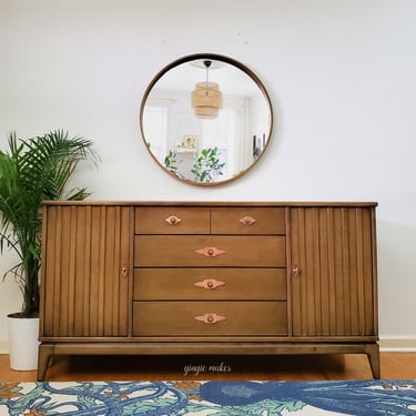 Broyhill  "Expression" Mid-Century Modern Credenza/Server ***please read ENTIRE listing prior to purchasing 