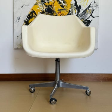 Vintage Swivel armchair or office armchair in the style of Charles Eames / 1960 - 1970 / plastic 