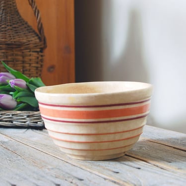 Vintage Yellow Ware mixing bowl / antique ringed Yellowware 7" bowl / rustic farmhouse kitchen  / antique stoneware pottery mixing bowl 