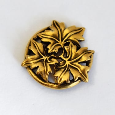 1986 Metropolitan Museum of Art antiqued gold plate grape leaves buttonhole lapel pin, MMA Roman art reproduction hat band pin 