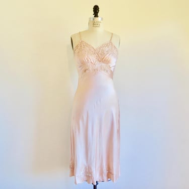 1990's Pastel Pink Silk Chinese Slip Embroidered Bodice Bias Cut Lingerie Loungewear Sleepwear 34 Bust 27 Waist Size Small 