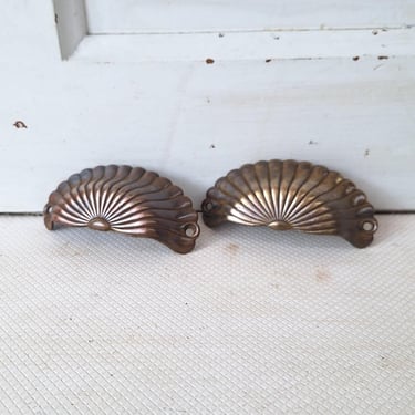 Pair Scallop Shell Stamped Bronze Antique Drawer Pulls, Antique Shell Design Pull, Stamped Brass Handle Antique Victorian Hardware 072909 