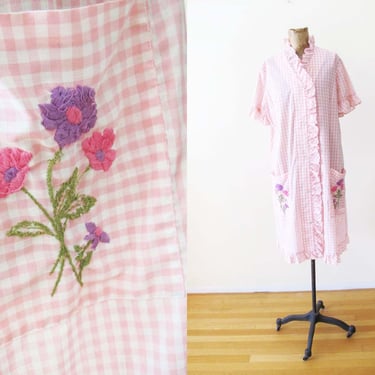 Vintage Pink Gingham Plaid Robe Dress M - 1960s Floral Embroidered Duster House Dress Robe - Snap Button Ruffle Front 
