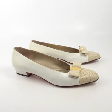 Ferragamo Bow Heels Vintage 1980s Shoes Flats Cream White Leather Detail size 8 AA 